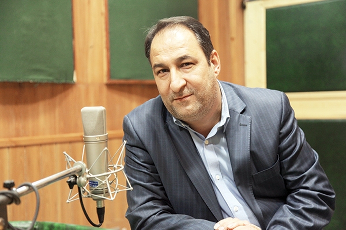 حسین خداداد‌بیگی بیش از چهار دهه در حوزه دوبله فعالیت دارد. از ورود به رادیو تا مدیریت دوبلاژ، او درباره چالش‌های این حرفه، رقابت‌های دشوار و رازهای ماندگاری در صنعت دوبله ایران سخن می‌گوید. وی از دوران نوجوانی علاقه زیادی به کارهای فنی و برق داشت. دیپلمش را در همین رشته گرفت اما اشتیاقش به هنر، بازیگری و ادبیات او را به سمت مسیر تازه‌ای سوق داد.