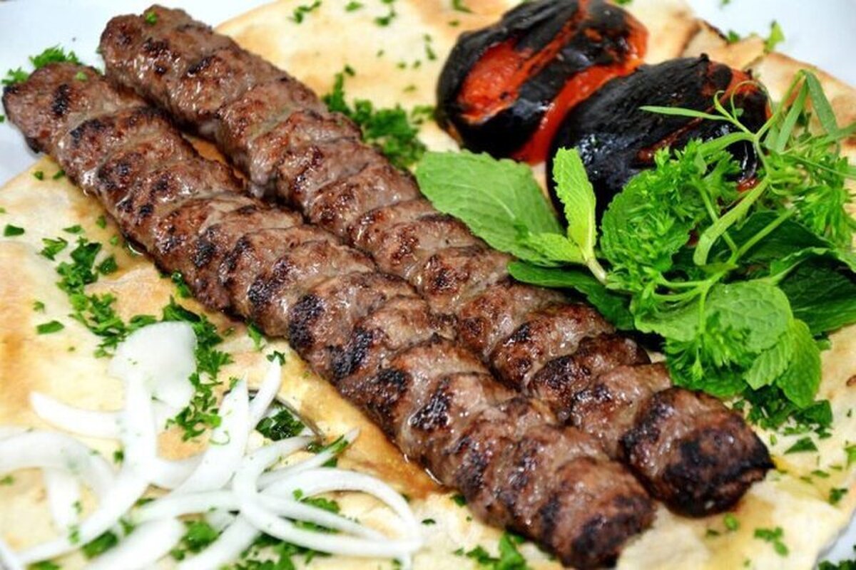 پلیس فتا تهران اعلام کرد: ۳ متهم کپی کارت‌های بانکی به دام افتادند. این افراد سبب شده بودند ۴ سیخ کباب ۳۰ میلیون تومان برای یک فرد آب بخورد.