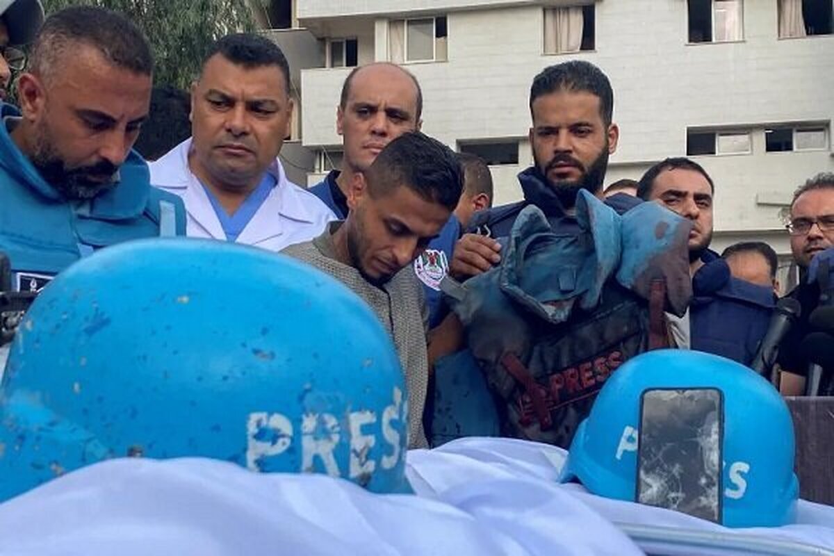 با شهادت «مومن محمد ابو العوف»، خبرنگار فلسطینی، آمار شهیدان خبرنگاران و فعالان حوزه رسانه در نوار غزه، به ۲۲۷ تن افزایش یافته است.