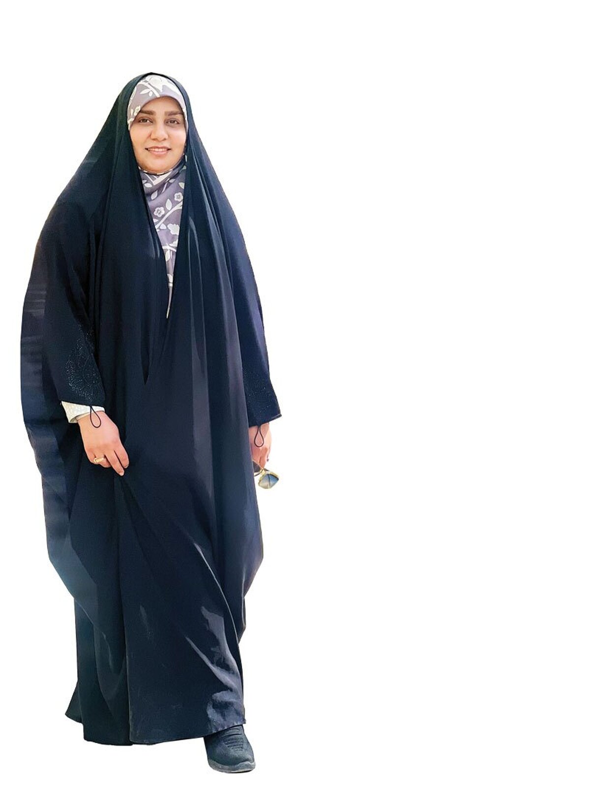تعریف زن در جوامع سنتی به توصیفاتی محدود می‌شود که عموما برگرفته از ویژگی‌های ظاهری زنان یا نقش‌آفرینی آنها به عنوان مادر و همسر است. اگرچه امروزه روایت زن در جامعه دگرگون‌ شده؛ اما در وادی ادبیات، زنان همچنان واجد ویژگی‌های پذیرفته شده جامعه سنتی هستند.