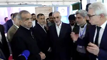 ببینید | حاشیه‌های بازدید رئیس‌جمهور از نمایشگاه تجهیزات پزشکی
