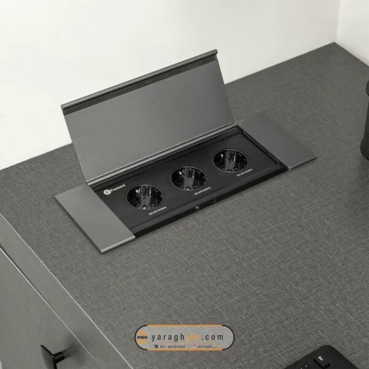 پریز کابینتی به عنوان یک عنصر کاربردی و مدرن در آشپزخانه‌ها و فضاهای داخلی شناخته می‌شود. این پریزها به‌طور خاص برای حل مشکلات مرتبط با کمبود فضا و افزایش ایمنی طراحی شده‌اند.