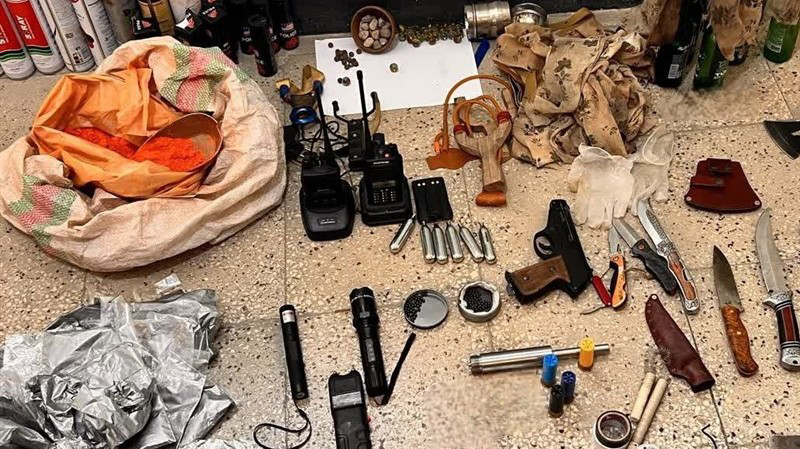 عکس و فیلم | کشف خانه تیمی موساد؛ کشف بمب و مواد منفجره