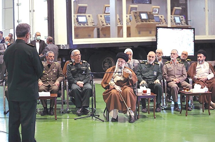 علم از دست علمدار نخواهد افتاد