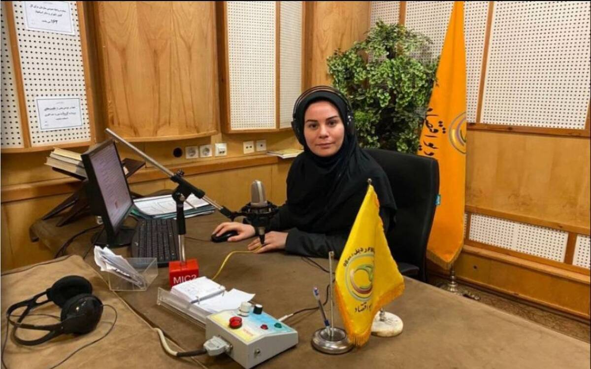 گوینده رادیو اقتصاد و برنامه «برای وطن» گفت: وقتی هر ایرانی به وطن و خلیج فارس فکر می‌کند، هر تجاوزی به خاک کشورمان را محکوم می‌کند. ملت ایران در این روزها همدلی و همبستگی خود را نشان دادند. همانطور که در شرایط شادی، وحدت و همدلی را حفظ می‌کنند، در روزهای سخت و جنگ نیز با هم همدل و همراه هستند.وی ادامه داد: این وحدت و همدلی، نه تنها در برابر تهدیدات خارجی، بلکه در راستای پیشرفت و توسعه کشور نیز ضروری است و ملت ایران همواره در کنار یکدیگر خواهند ایستاد. حملات ناجوانمردانه دشمن، شهادت دانشمندان و ریخته شدن خون مردم بی‌گناه، زخمی بر دل همه ما گذاشته است‌. اما در کنار این غم، چیزی که چشمگیرتر از همیشه است، همبستگی مردم ایران است.ما مردمی هستیم که بارها از دل بحران‌ها و سختی‌ها، قدرتمندتر بیرون آمده‌ایم. امروز آنچه بیشتر دیده می‌شود، ایستادگی و آرامش مردم است. آرامشی که از ایمان به آینده و باور به قدرت ملی ما سرچشمه می‌گیرد.