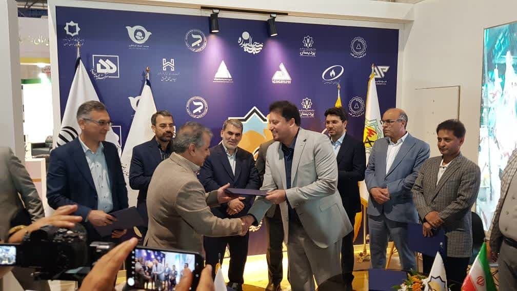 ۱۶ تفاهم‌نامه تأمین مالی و سرمایه‌گذاری برای احداث ۱۴۲۰ مگاوات نیروگاه تجدیدپذیر در خراسان رضوی به امضا رسید.