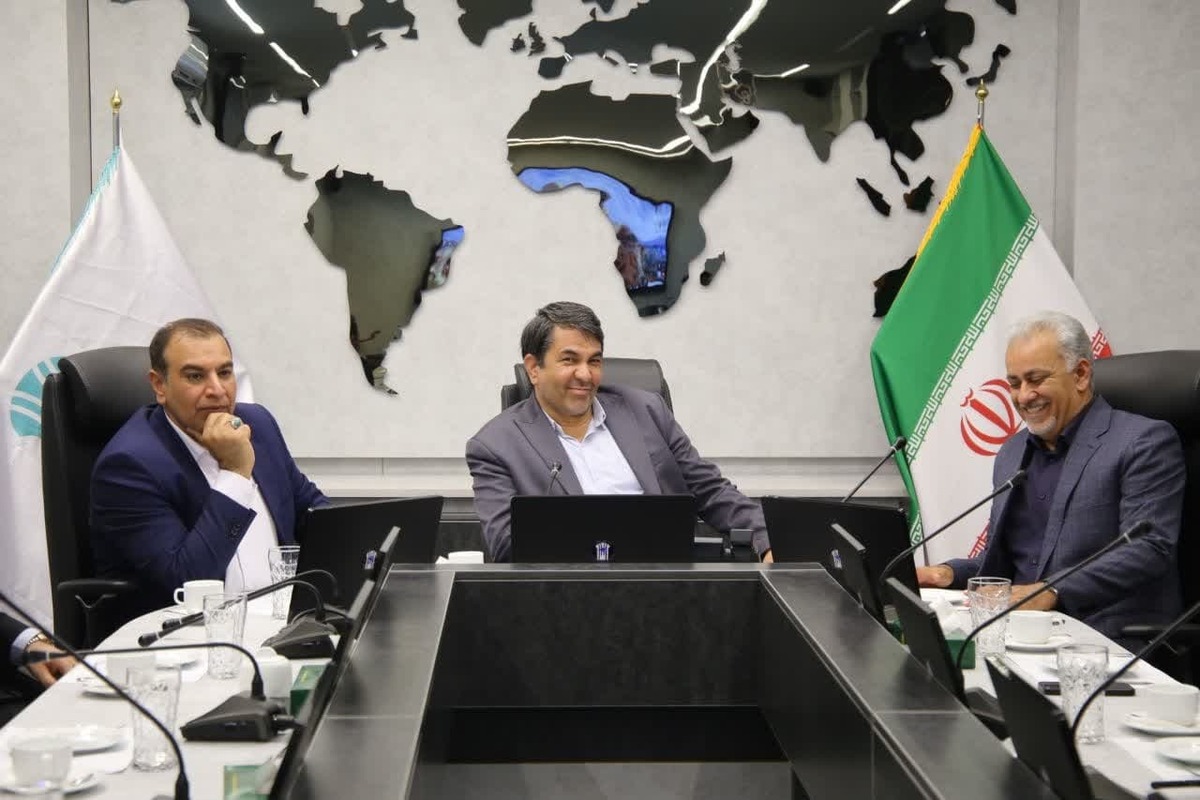 استاندار کرمان گفت: شرق استان کرمان می‌تواند با محوریت شهرستان بم به قطب گردشگری تبدیل شود.
