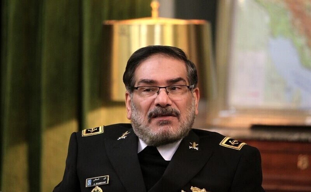 دریابان شمخانی مشاور سیاسی مقام معظم رهبری با با بیان این که تقدیر آن بود که با تنی زخمی بمانم، تاکید کرد: آماده‌ام که صدبار فدای مردم ایران شوم.