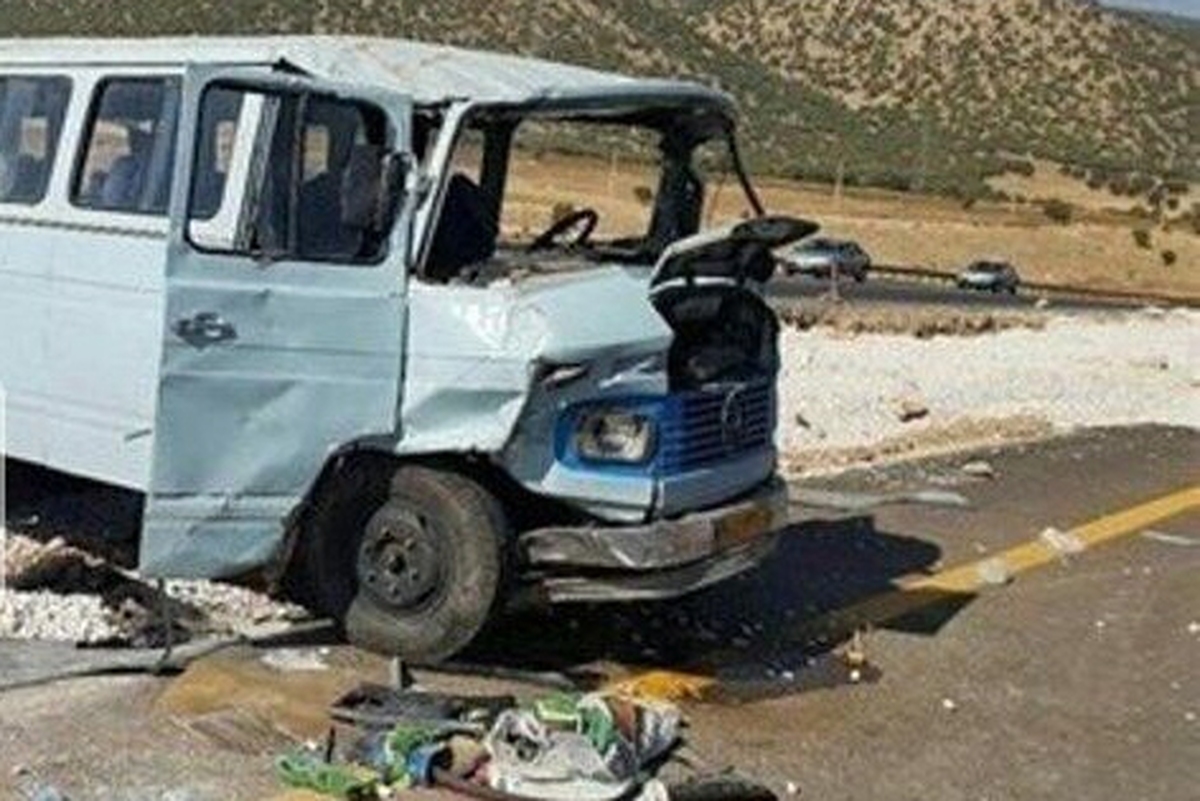 رئیس پلیس راه فرماندهی انتظامی استان مرکزی از واژگونی یک دستگاه مینی‌بوس در کیلومتر ۲۰ جاده اراک - تهران با ۱۴ مصدوم خبر داد.