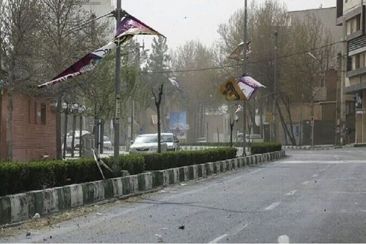 مدیرکل اداره هواشناسی استان تهران ضمن اشاره به وزش بادهای لحظه‌ای در تهران، بیشینه سرعت آن را ۲۲ متر بر ثانیه در لواسان و ورامین اعلام کرد.