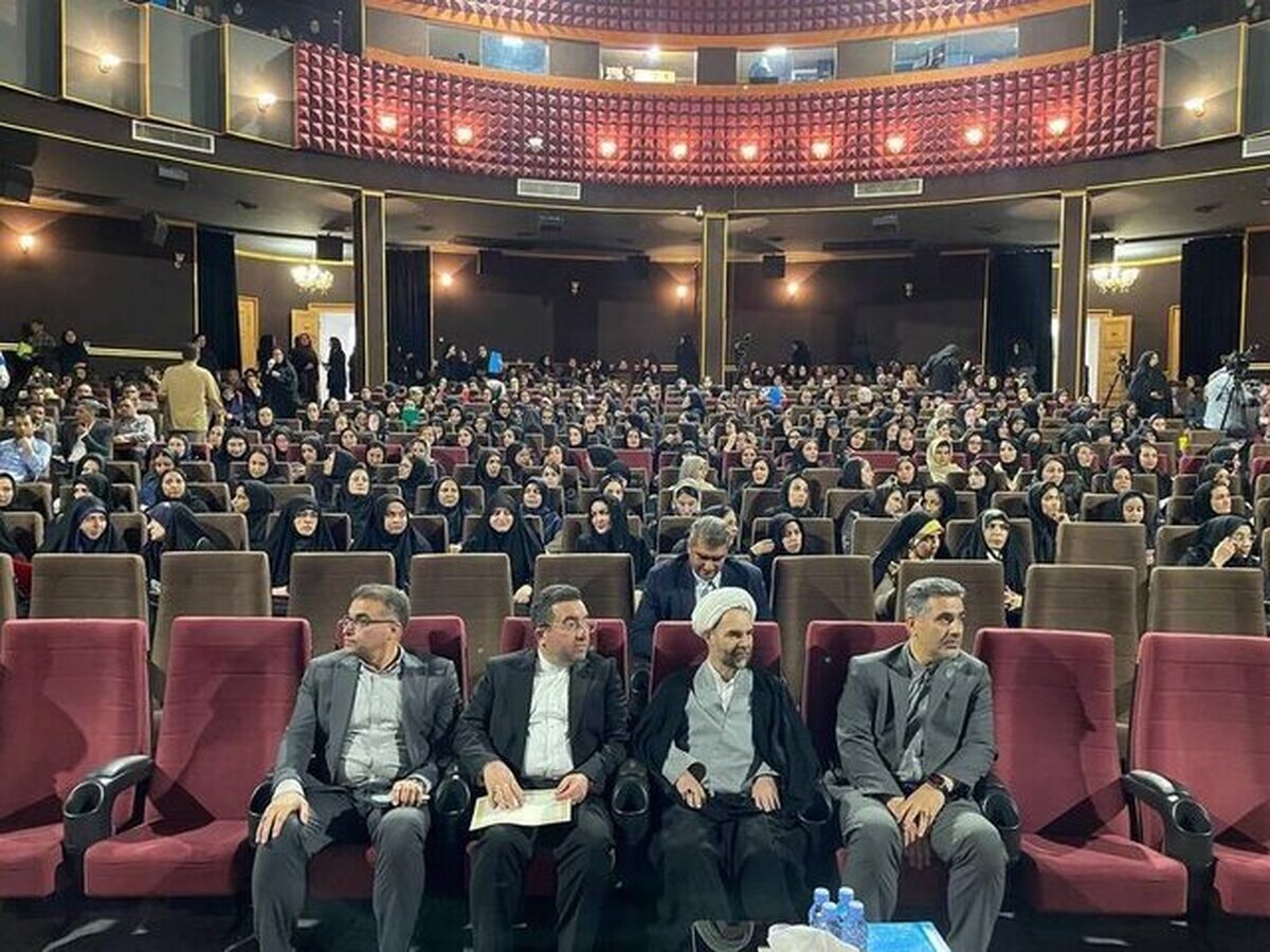 رئیس سازمان ثبت اسناد و املاک کشور با اشاره به چهار میلیون سند سبزرنگ صادرشده از تاریخ اجرای قانون الزام به ثبت رسمی معاملات اموال غیرمنقول در تاریخ سوم تیر ۱۴۰۳ گفت: از این پس، هیچ نهاد رسمی اجازه پذیرش قولنامه عادی برای این املاک را ندارد و نقل و انتقال این املاک فقط از طریق دفاتر اسناد رسمی، مشاورین املاک متصل به سامانه کاتب و قراردادهای استاندارد تعریف‌شده در تبصره ۲ ماده ۳ ممکن است.