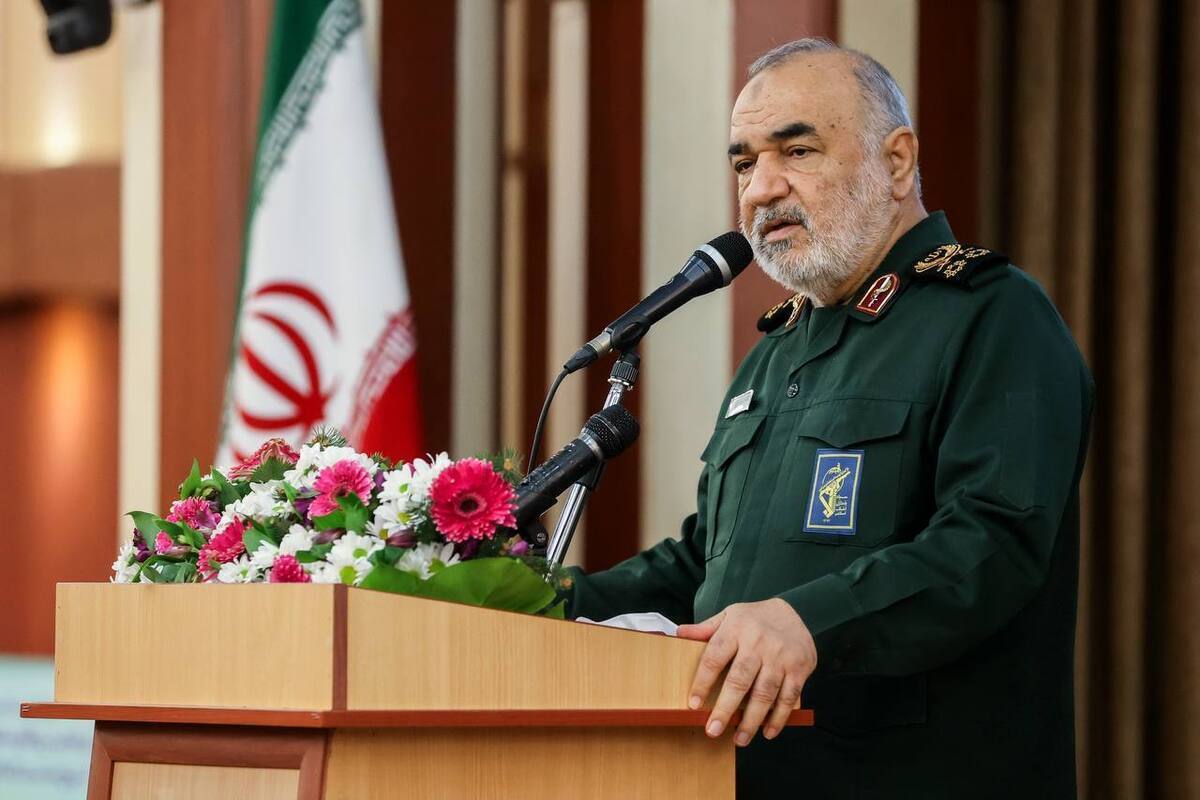 فرمانده کل سپاه پاسداران انقلاب اسلامی در جمع پاسداران استان همدان گفت: رهبر عظیم‌الشأن انقلاب اسلامی پس از ارتحال امام راحل، در سخت‌ترین فراز‌های تاریخ اسلام و در عصر پیچیده‌ترین توطئه‌های شیاطین عالم، با الهام از آموزه‌های الهی کشور را از قلب حوادث سخت عبور دادند.