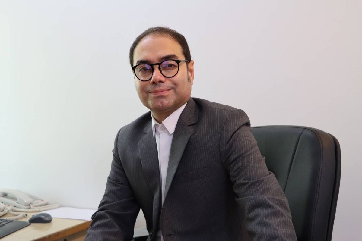 محمد منسوجیان، مدیر تولید و پخش رادیو و از تهیه‌کنندگان باسابقه که تهیه‌کنندگی برنامه «رنگین‌کمان همدلی» را برعهده دارد، درخصوص این برنامه به خبرنگار جام‌جم گفت: رنگین‌کمان همدلی تنها برنامه‌ای است که به آداب، رسوم، فرهنگ، موسیقی، لباس و آشپزی و همه آنچه با اقوام مرتبط است می‌پردازد. فرهنگ کامل قوم بختیاری، عرب، دزفولی، شوشتری و سایر اقوام که در خوزستان کنار هم زندگی می‌کنند سوژه این برنامه است. به‌نظر می‌رسد خوزستان تنها استانی باشد که به‌عنوان «رنگین‌کمان همدلی» شناخته می‌شود و این مجموعه به همین منظور برنامه‌ریزی شده است.