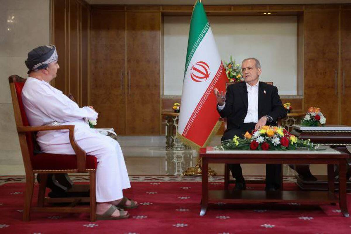 مسعود پزشکیان رئیس جمهور در گفت‌ وگو با تلویزیون عمان با بیان اینکه ما هرگز از غنی‌سازی برای اهداف درمانی، تشخیص بیماری‌ها، بهداشت، کشاورزی و صنعت دست نخواهیم کشید چرا که این مساله طبق قوانین بین‌المللی حق ما است، تاکید کرد: ما در دکترین جمهوری اسلامی ایران هیچ جایگاهی برای سلاح هسته‌ای قائل نیستیم.