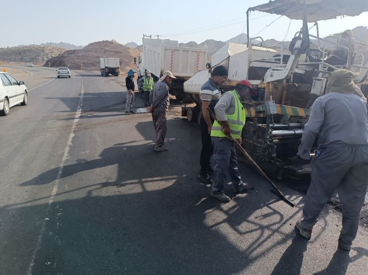  مدیرکل راهداری و حمل نقل جاده ای جنوب کرمان اتمام عملیات حذف نقطه پرحادثه محدوده پل کلدن خبر داد و گفت:  آسفالت تعریض نقطعه حادثه خیز محور جیرفت_دلفارد تمام شد.