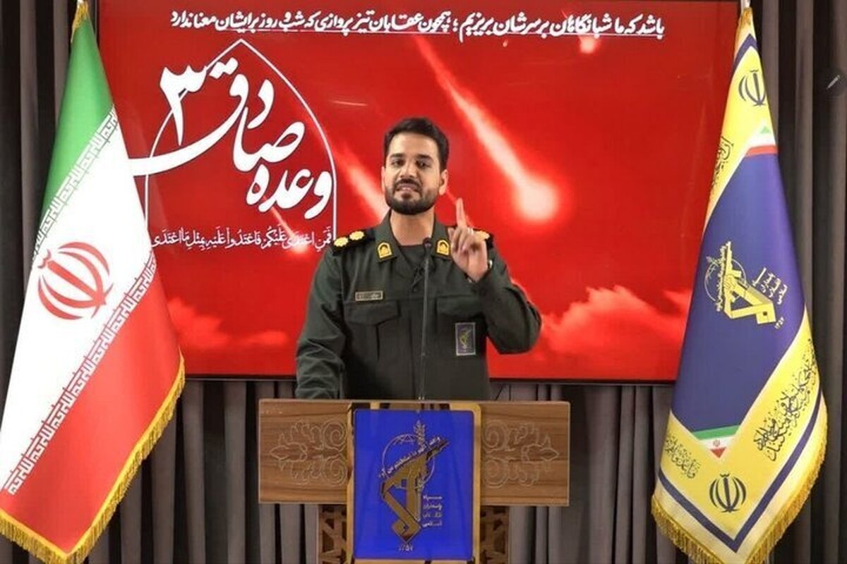 سرهنگ تاجیک از اهداف موج بیستم عملیات وعده صادق ۳ خبر داد و گفت: فرودگاه بن گورین، مرکز تحقیقاتِ بیولوژیک رژیم و مراکز جایگزین کنترل و فرماندهی، در این موج، مورد اصابت موشک های هدایت شونده، با قابلیت مانور سرجنگی در زمان فرود، هدایت تا لحظه برخورد و دارای کلاهک های شدید الانفجار و ویران کننده یِ متفاوت، قرار گرفت.