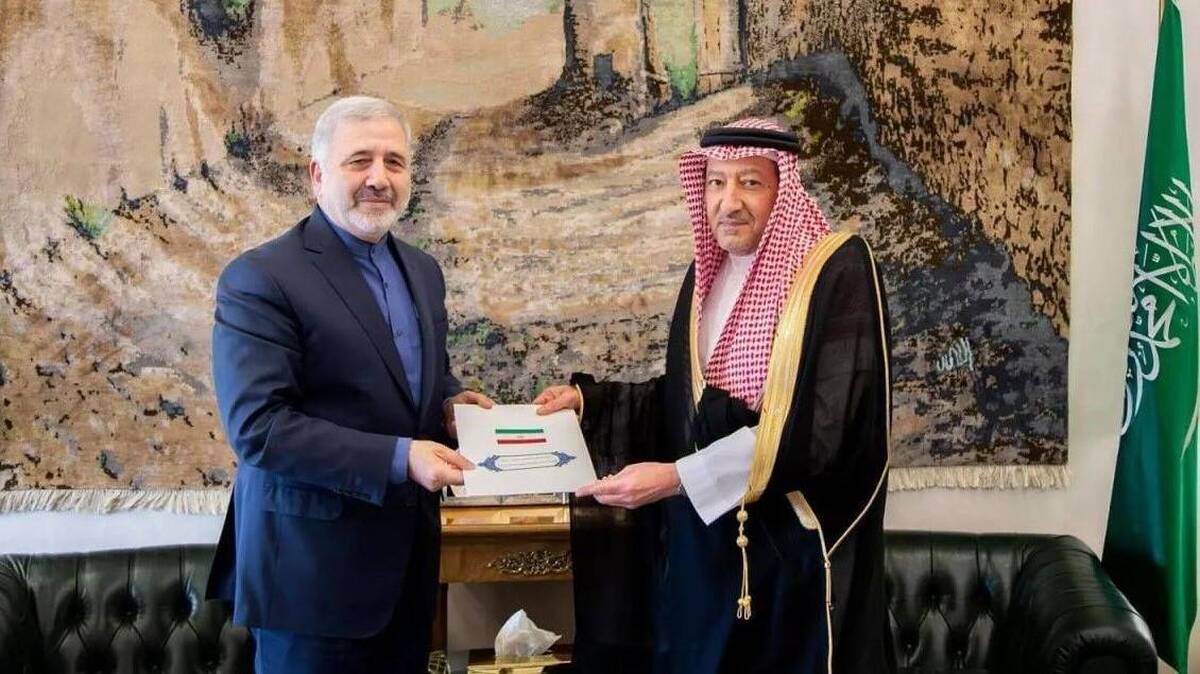 پیام مکتوب سید عباس عراقچی وزیر خارجه جمهوری اسلامی ایران تسلیم معاون وزیر خارجه عربستان سعودی شد.