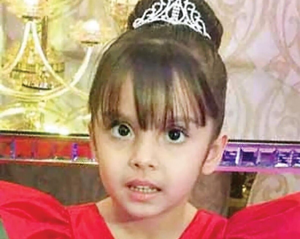 جلسه محاکمه شوهرخاله سنگدل که لیانا هفت ساله را با ضربه‌های چاقو به قتل رسانده بود در شعبه اول دادگاه کیفری یک استان البرز برگزار شد. متهم در این جلسه بدون ابراز پشیمانی از قتل، به تشریح جنایت پرداخت. 