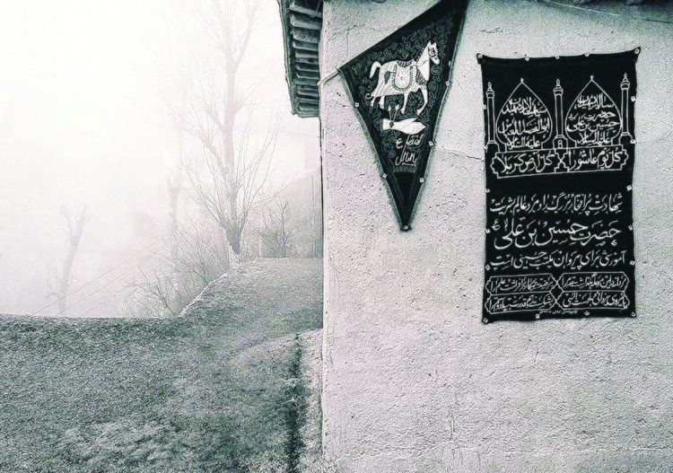 این روضه گیرم می‌اندازد