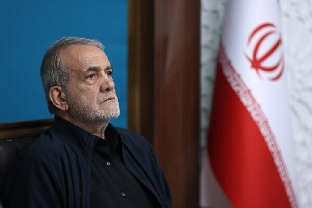 رئیس جمهوری کشورمان با انتشار پیامی، به حضور رهبر معظم انقلاب در مراسم شب عاشورا در حسینیه امام خمینی(ره) واکنش نشان داد.