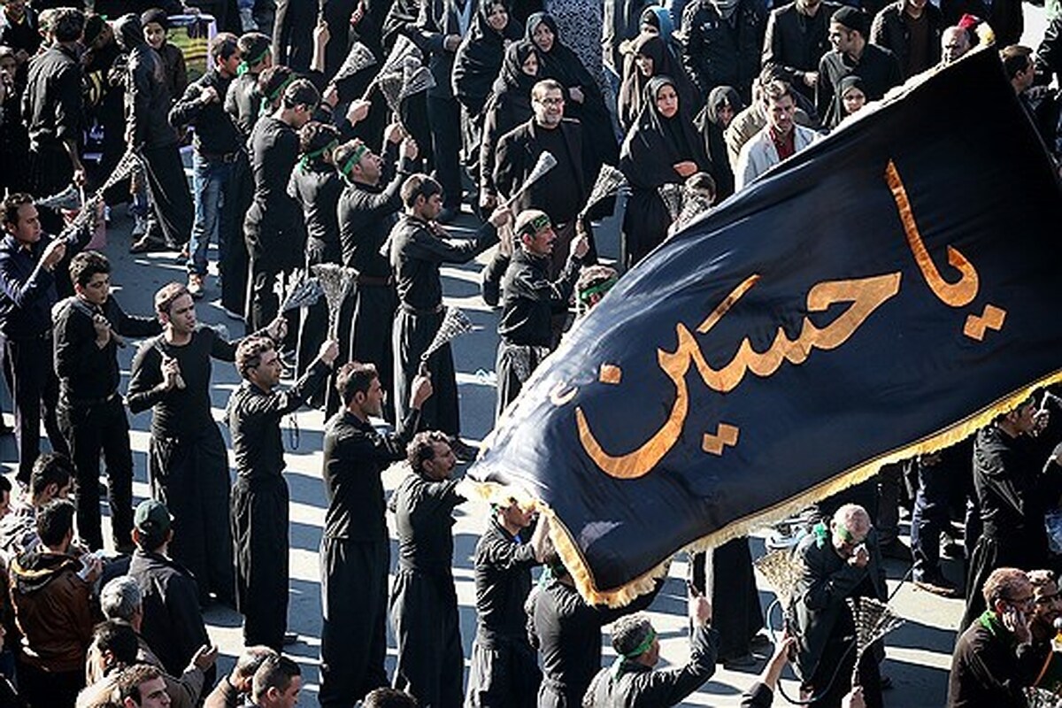ببینید | این حسین (ع) که ما را دور خودش جمع می‌کند