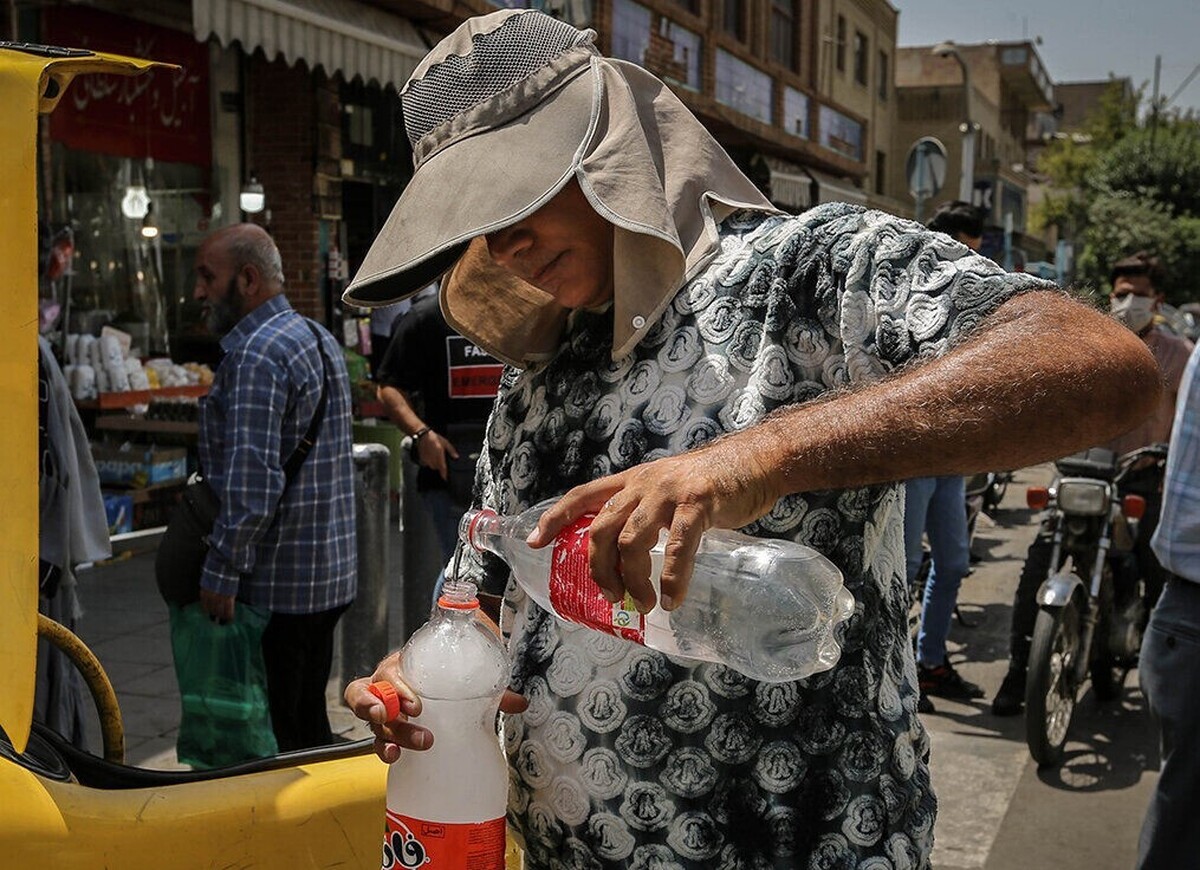 استان فارس این هفته یکی از گرمترین هفته‌های سال را تجربه کرد؛ گرمای هوا حتی در سه شهر سردسیری آن رکوردشکنی کرد.