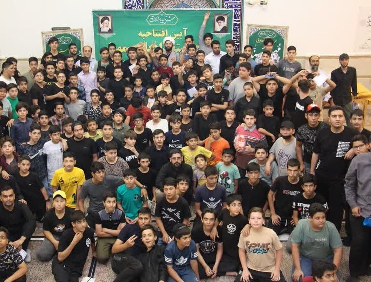 حجت‌الاسلام محمدرضا حیدری، مدیر ستاد هماهنگی کانون‌های فرهنگی و هنری مساجد قم از فعالیت ۵۱۲ کانون فرهنگی و هنری در سطح مساجد استان خبر داد و گفت: تمرکز اصلی این کانون‌ها در سال جاری بر ارتقای نقش‌آفرینی نوجوانان و بهره‌گیری هرچه بیشتر از ظرفیت‌های فرهنگی و هنری مساجد است.