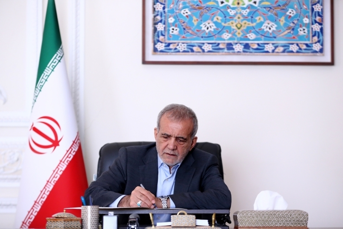 رئیس جمهور با اشاره به اینکه در جریان تهاجم ناجوانمردانه رژیم صهیونیستی شاهد جلوه‌های درخشانی از همدلی آحاد مردم بودیم، گفت: فعالان عرصه سلامت، به‌ویژه پرستاران دلسوز همچون دوران شیوع کرونا، عرصه خدمت را رها نکرده و بزرگ زرین دیگری بر دفتر افتخارات سلامت کشور افزودند.