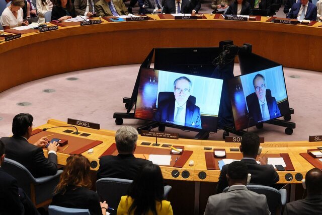 مسئله هسته‌ ای کشور توانمندی مانند ایران با زور حل‌ نمی‌شود