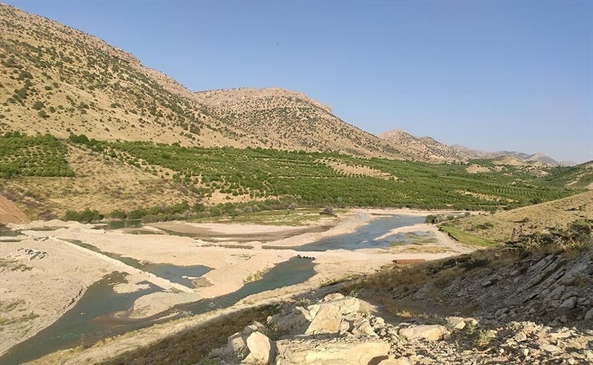 اهالی روستای تنگ سرخ در استان کهگیلویه و بویراحمد با ابراز نگرانی عمیق از وضعیت نامشخص پروژه سد تنگ سرخ و تأثیرات آن بر زندگی‌شان، خواستار رسیدگی فوری مسئولان استانی شدند.