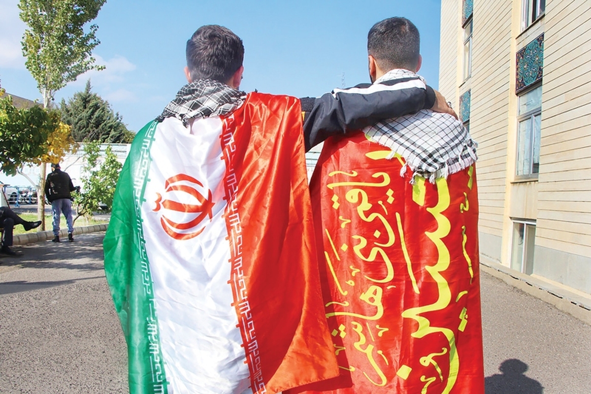در گفت‌وگو با دکتر موسی حقانی، به بررسی تقابل تمدنی ایران و غرب، نقش تاریخی و تمدنی ایران در منطقه و ضرورت حفظ اقتدار و مقاومت در برابر فشارهای جهانی پرداخته شده است. به اعتقاد دکتر حقانی محور اصلی این تقابل، نه موضوع هسته‌ای بلکه اصل «ما می‌توانیم» و استقلال و توانمندی ملت ایران است؛ و این همان چیزی است که غرب را نگران کرده. این دشمنی، به‌ویژه با اسرائیل، ریشه‌ای تاریخی و تمدنی دارد و صرفا به یک جنگ یا مقطع خاص محدود نمی‌شود.