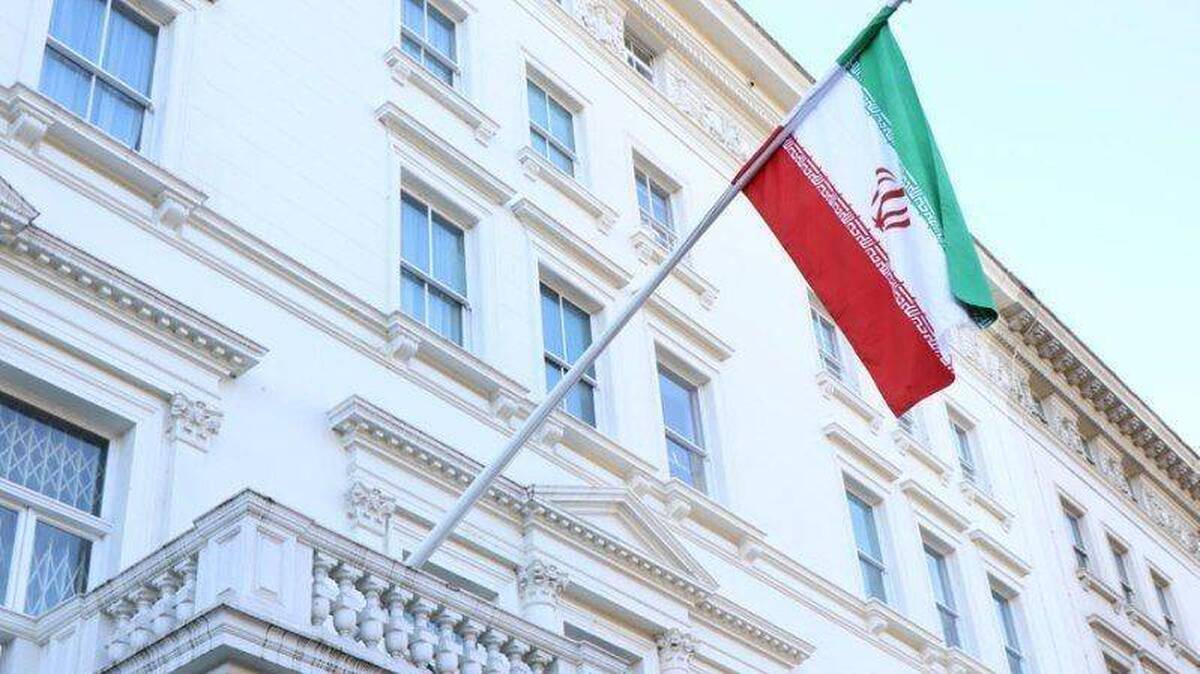 سفارت جمهوری اسلامی ایران در لندن با صدور بیانیه‌ای، گزارش تازه کمیته پارلمانی اطلاعات و امنیت انگلیس را «جانبدارانه، سیاسی و بی‌اساس» توصیف کرد و ضمن رد قاطعانه اتهامات مطروحه، آن را اقدامی تنش‌زا و مغایر با اصول دیپلماتیک دانست.