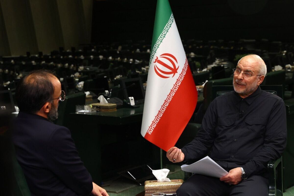 رئیس مجلس شورای اسلامی با اشاره به حضور رهبر معظم انقلاب در اتاق جنگ تحمیلی ۱۲ روزه به مانند سال ۵۹، افزود: ایشان با انتخاب فرماندهان جایگزین و دستورات دفاعی، پاسخ کوبنده کشورمان در کمترین زمان را سبب شدند و هسته حمایت ۹۰ میلیونی مردم ایران از کشور شکل گرفت.