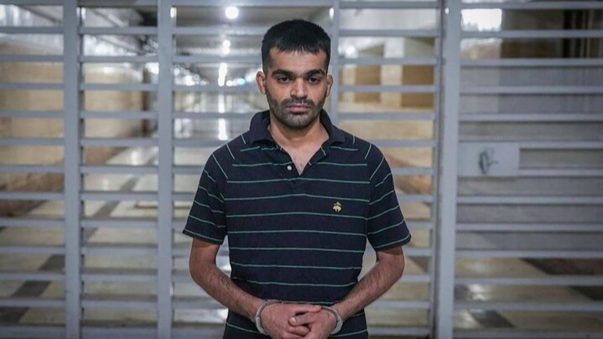 «محمدامین مهدوی شایسته» که با هدایت سرویس جاسوسی موساد، مدیریت یک شبکه سایبری در ایران را برعهده داشت، به دار مجازات آویخته شد.