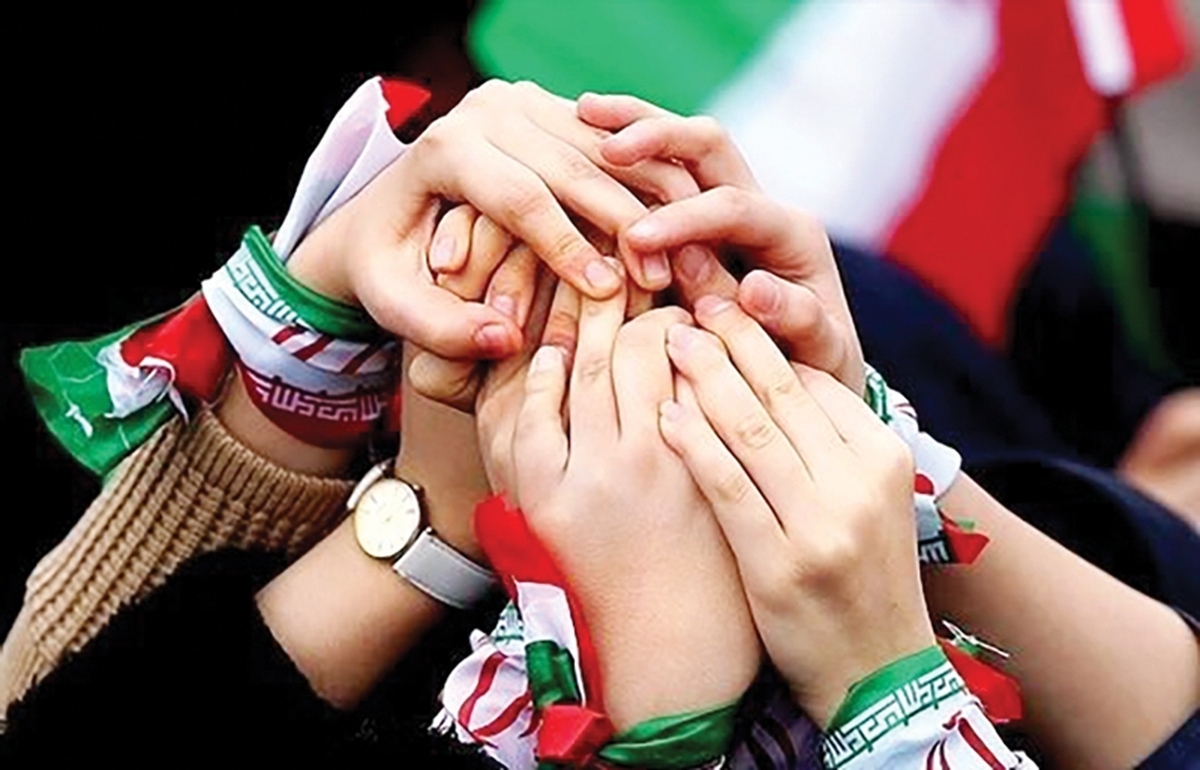 وجود تکثر و تنوع قومی، زبانی، فرهنگی و مذهبی در ایران از دیرباز تاکنون از یک‌سو و پاره‌ای از نارضایتی‌های بخش‌هایی از مردم از وضع موجود جامعه برخی اختلاف‌نظرهای داخلی در ایران‌؛ دو واقعیت انکارناپذیر است.
