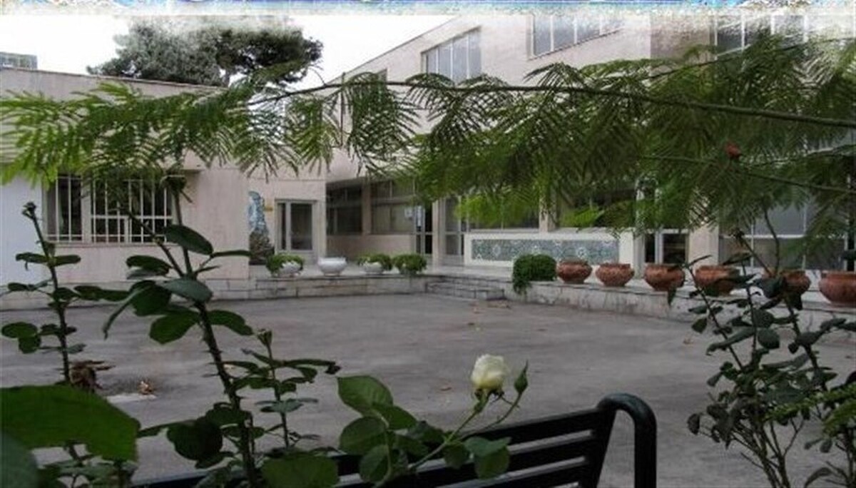 احمدرضا اجتهادی، مدیرکل نوسازی مدارس استان قم از تحویل سه هنرستان جامع امیرالمؤمنین (ع)، سرای ایرانی و همچنین هنرستان تخصصی کفش تا پایان سال ۱۴۰۴ به آموزش‌وپرورش استان خبر داد.