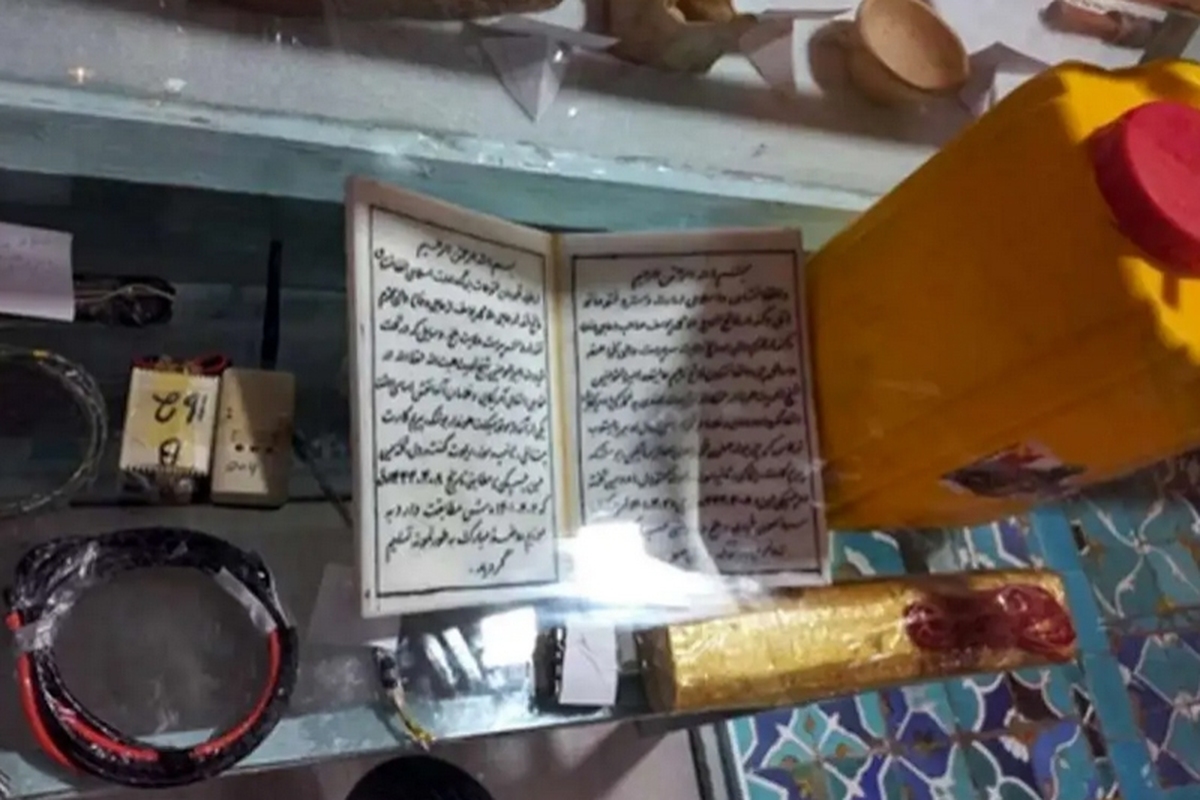 در افغانستان، طالبان موزه‌ای را افتتاح کرده است که شامل نمایشگاه‌هایی از جمله مواد منفجره داخلی و جلیقه‌های انتحاری می‌شود.