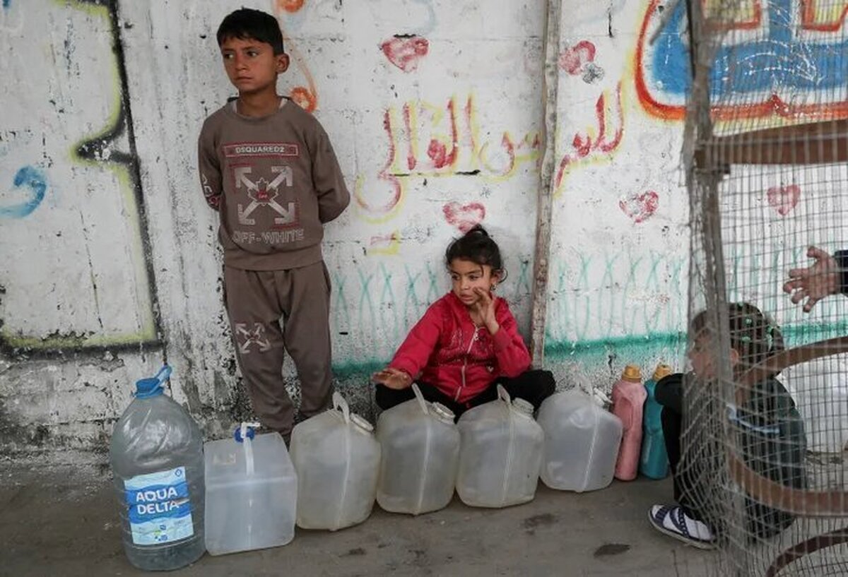 دولت غزه: ۷۰۰ فلسطینی در صفوف دریافت آب شهید شده‌اند