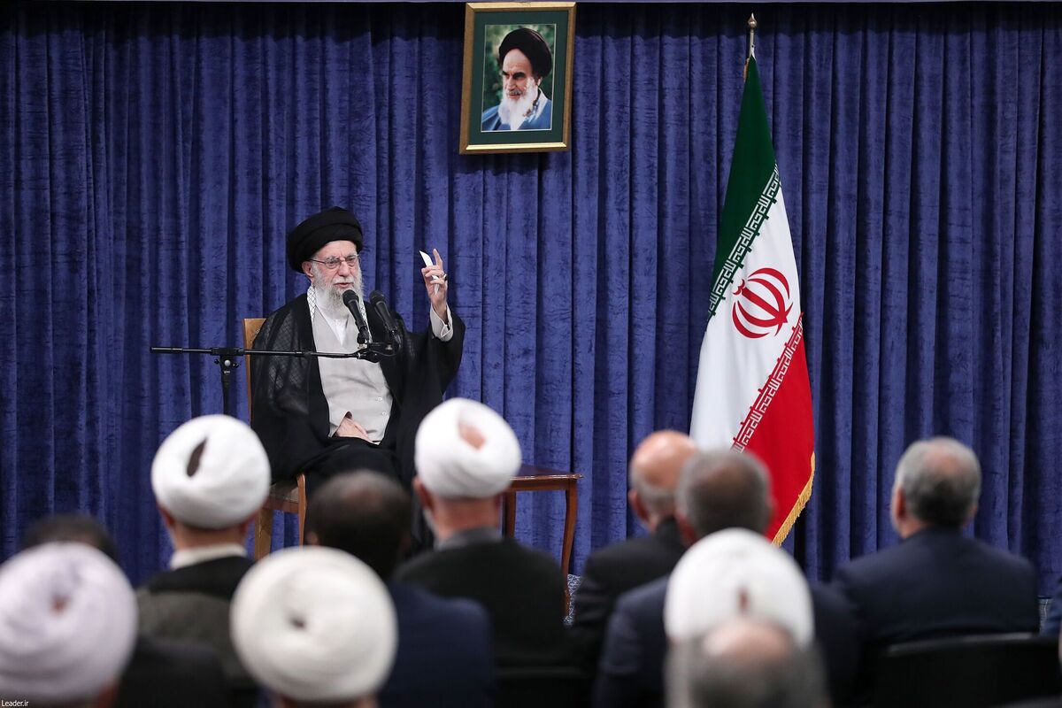 حضرت آیت‌الله خامنه‌ای، صبح امروز در دیدار مسئولان قوه قضائیه فرمودند:همه بدانند که خدای متعال نصرت را برای ملّت ایران در ذیل نظام اسلامی و زیر چتر قرآن و اسلام تضمین کرده و ملّت ایران حتماً پیروز خواهد شد. 

۱۴۰۴/۰۴/۲۵