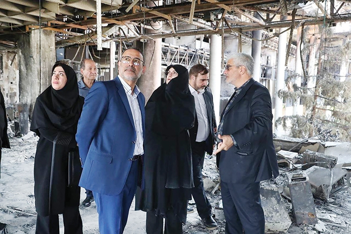 جمعی از استادان هنر و رسانه از بخش‌های مختلف ساختمان شیشه‌ای رسانه‌ملی که در جنگ تحمیلی ۱۲روزه مورد هجوم رژیم‌صهیونیستی قرار گرفت بازدید کردند و بر لزوم روایتگری این جنایت برای نسل‌های آینده و تربیت سربازان رسانه ذیل گفتمان مقاومت تاکید کردند.