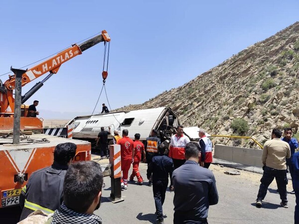 سخنگوی دولت گزارشی از عملکرد اورژانس در حادثه واژگونی اتوبوس محور فیروزآباد ارائه کرد.