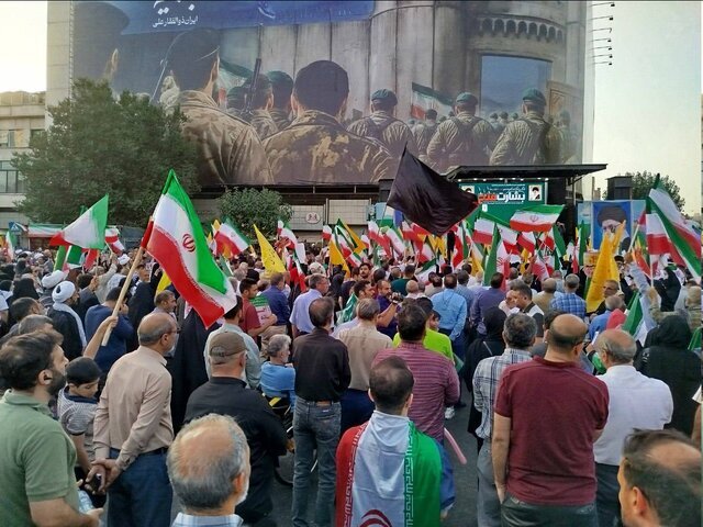 فیلم و عکس | تجمع تهرانی‌ها برای تقدیر از نیروهای مسلح برگزار شد