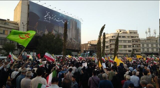 فیلم و عکس | تجمع تهرانی‌ها برای تقدیر از نیروهای مسلح برگزار شد