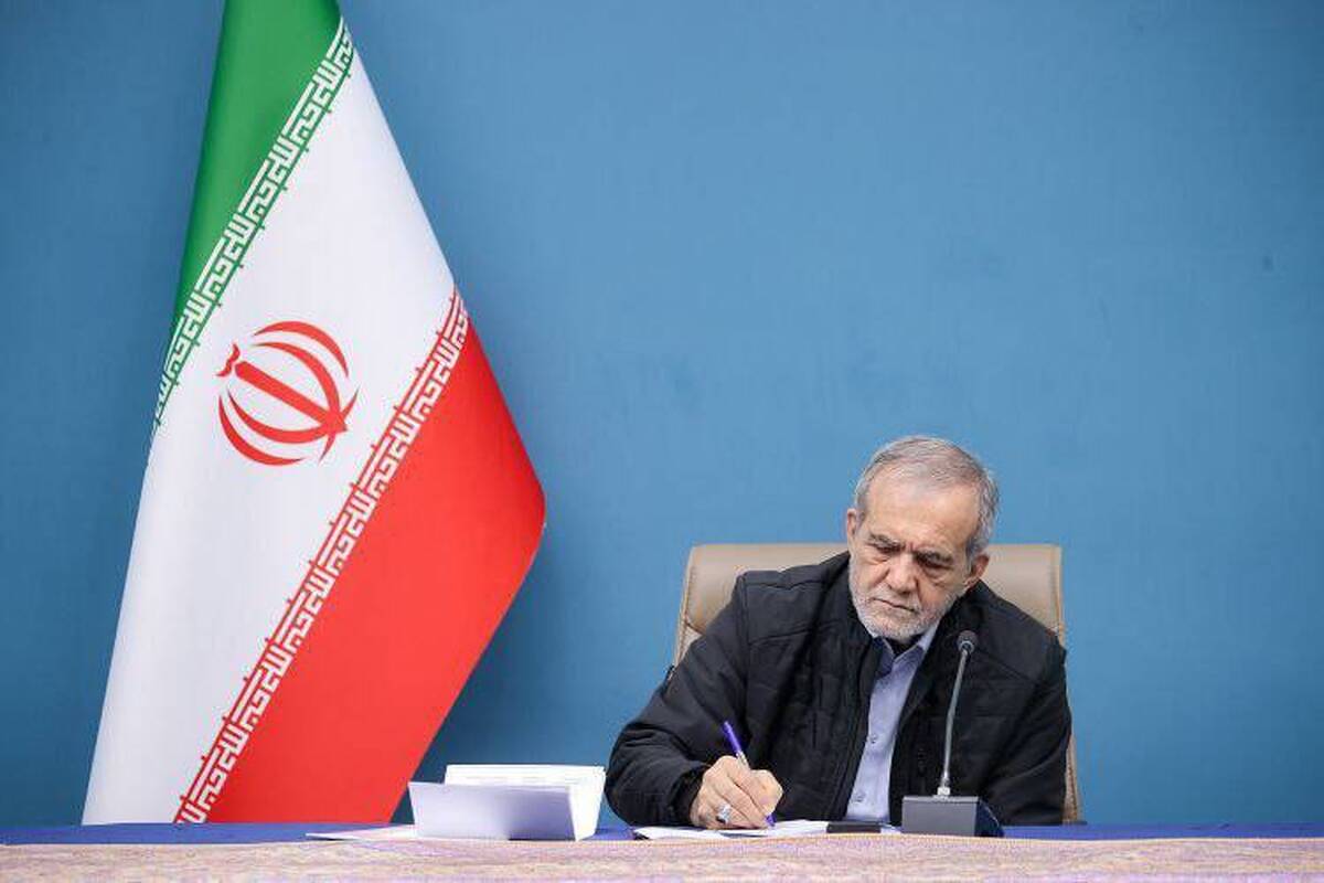 رئیس جمهور در پیامی به ملت ایران گفت: همه افتخار این پیروزی تاریخی به ملت بزرگ و تمدن‌سازی اختصاص دارد که اگر دشمن غدار توجه بهتری به گذشته و هویت آن داشت، هرگز مرتکب چنین خبط و خطائی نمی‌شد.