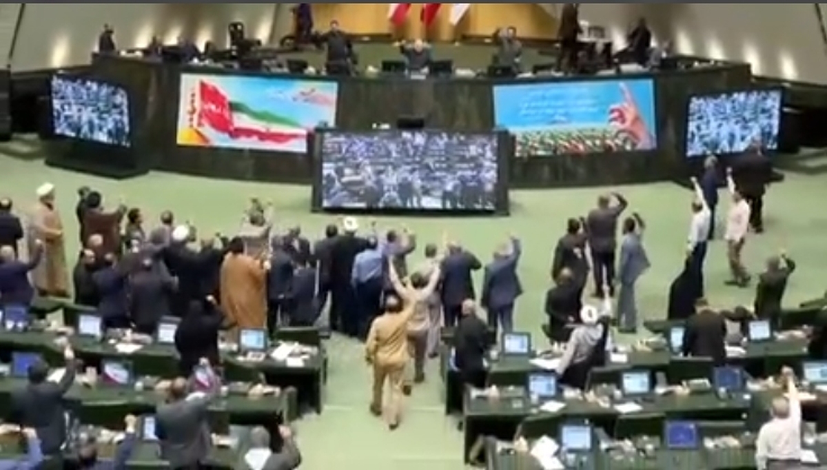 نمایندگان مجلس کلیات و جزئیات طرح الزام دولت به تعلیق همکاری با آژانس بین‌المللی انرژی اتمی تا زمان تامین امنیت تاسیسات و دانشمندان هسته‌ای را تصویب کردند.