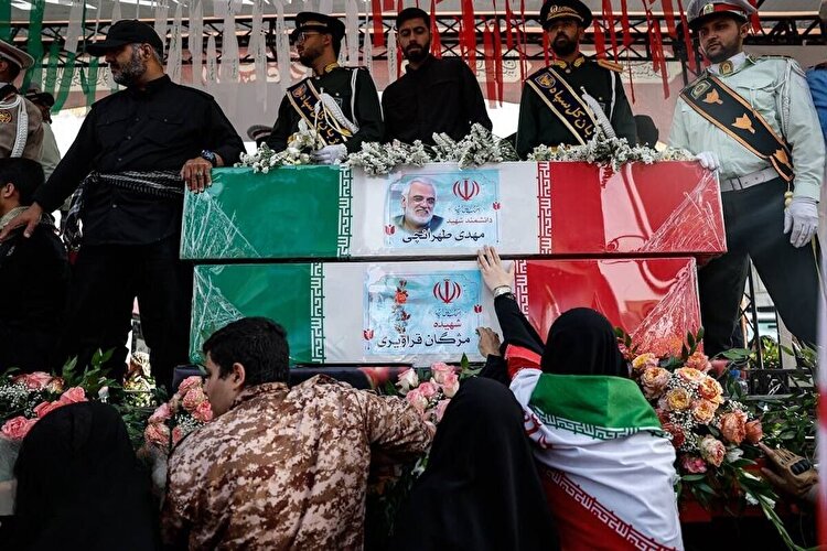تشییع شهدای مقاومت در پایتخت ایران اسلامی تشییع شهدای مقاومت در پایتخت ایران اسلامی