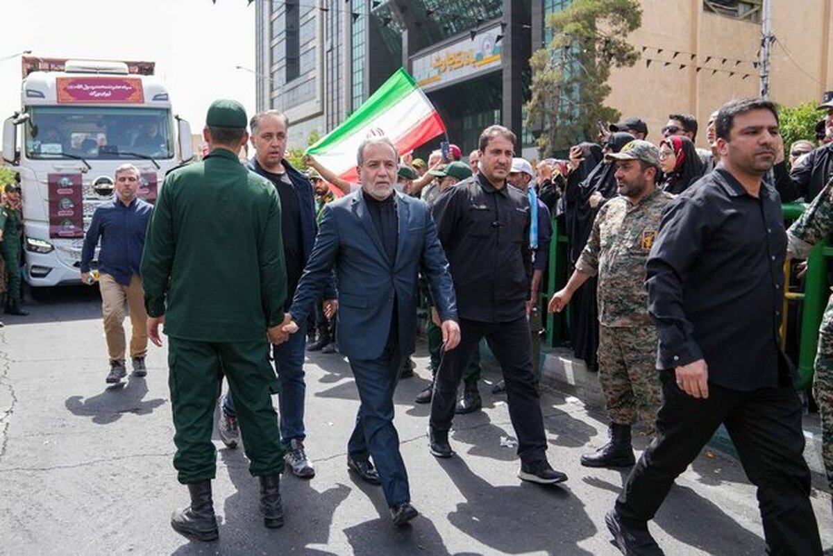 وزیر خارجه ایران پس از شرکت در مراسم تشییع پیکرهای شهدای اقتدار نوشت: ایران با واژه‌ تسلیم بیگانه است و فریاد «هیهات من الذله» حسینی در محرم امسال از هر سال رساتر است.