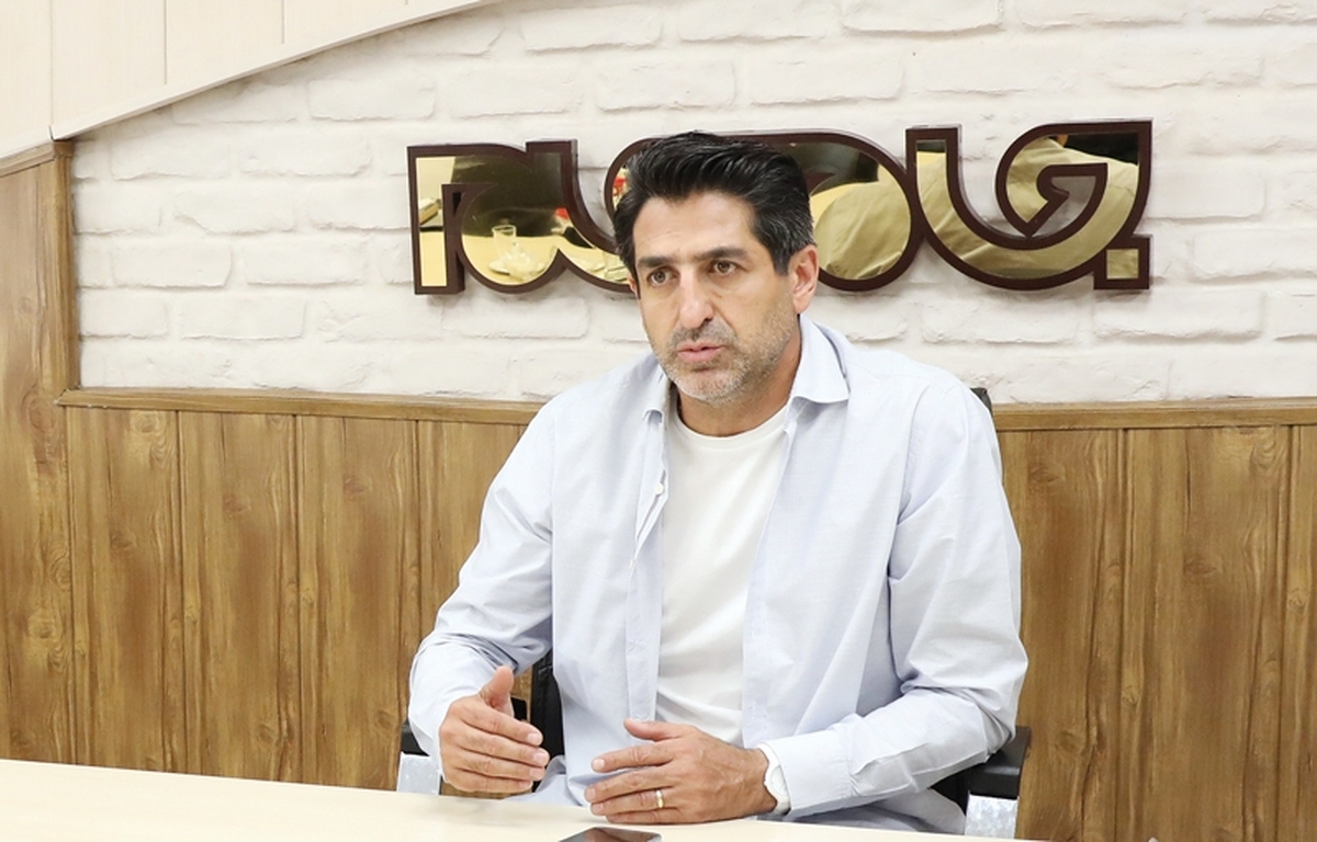 هم پرسپولیس هم استقلال و هم سپاهان به اضافه تیم ملی. محمدرضا مهدوی در همه این تیم‌ها بازی کرده و تیم ملی هم که جای خود دارد. مهدوی با انرژی عجیب و غریب و طبع شوخ و البته چهره‌ای که اصلا به یک مرد ۵۷ساله نمی‌خورد دو‌ساعتی مهمان مؤسسه جام‌جم بود.