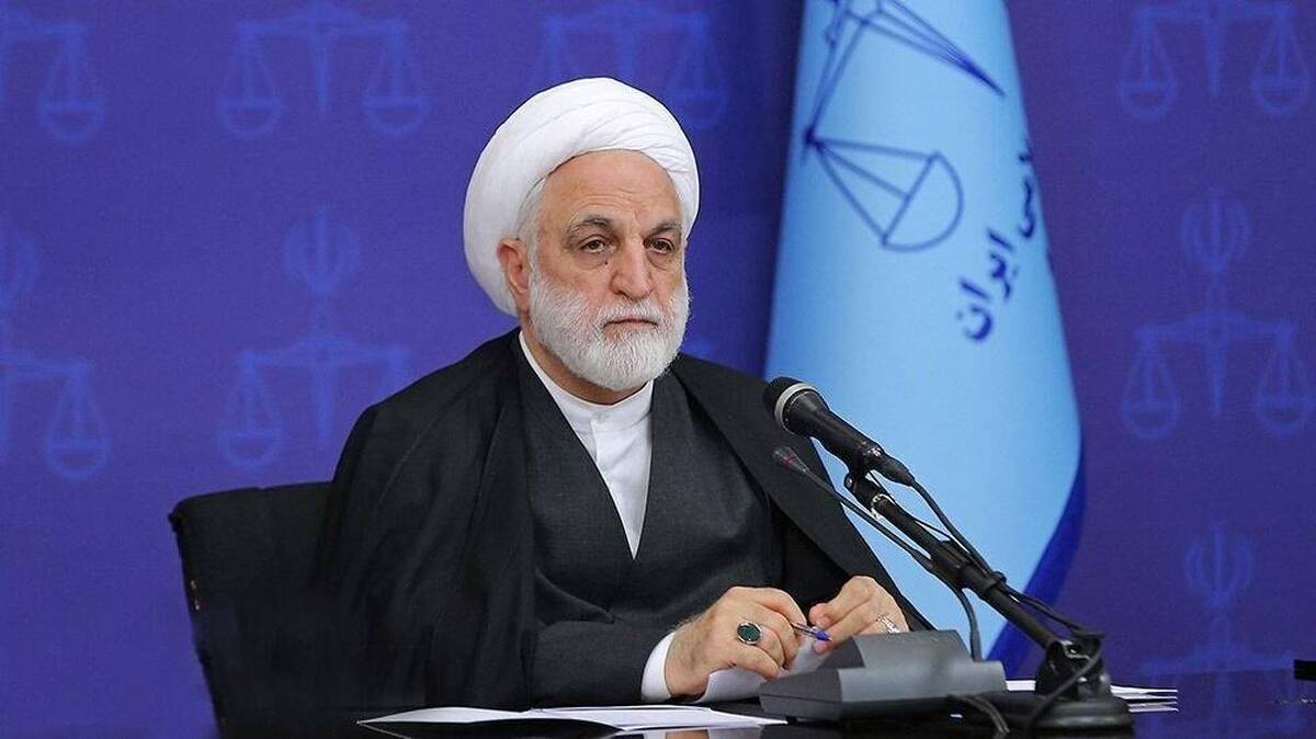 رئیس قوه قضاییه گفت: قطعاً دشمن تلاش خواهد کرد تا به انحاء مختلف و از طریق ابزار‌های شیطانیِ متنوع خود، در این وحدت و انسجام ملی ایرانیان خدشه وارد کند، بنابراین باید بسیار مراقبت کرد و از هر قول و فعلی که وحدت‌شکن است اجتناب کرد.