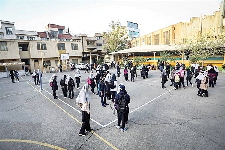 طنین یاد دانش‌آموزان شهید در مدارس
